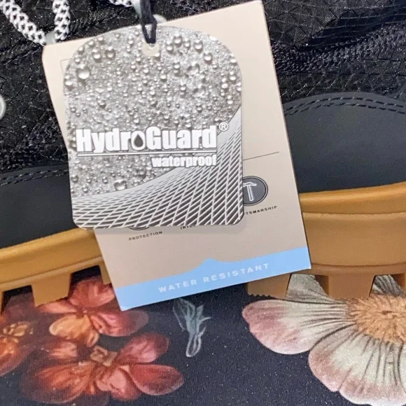 Hunter Boots Womens 7 Black Travel Explorer Lace-up Commando Water Resistant NWT - Picture 2 of 4